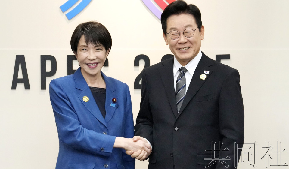 高市向李在明赠送“镰仓雕”围棋棋子