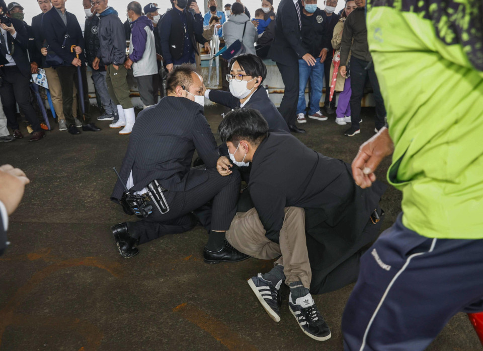 Locals who tackled suspect say lack of security for Japanese PM