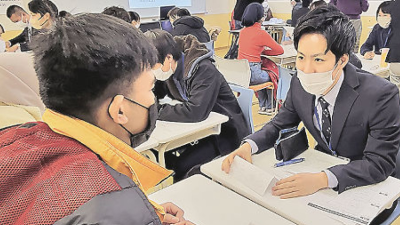 City officials learn easy Japanese as number of foreign residents increases