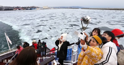 Boat tours set sail to view drift ice off Hokkaido