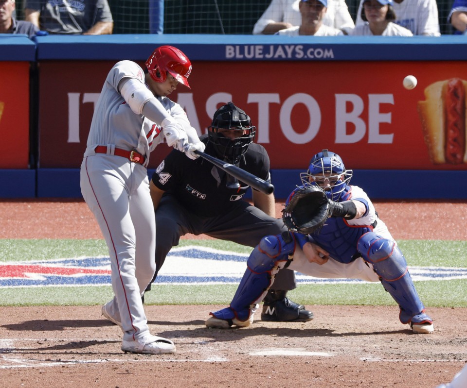 Mike Trout hits 3-run home run in win over Blue Jays