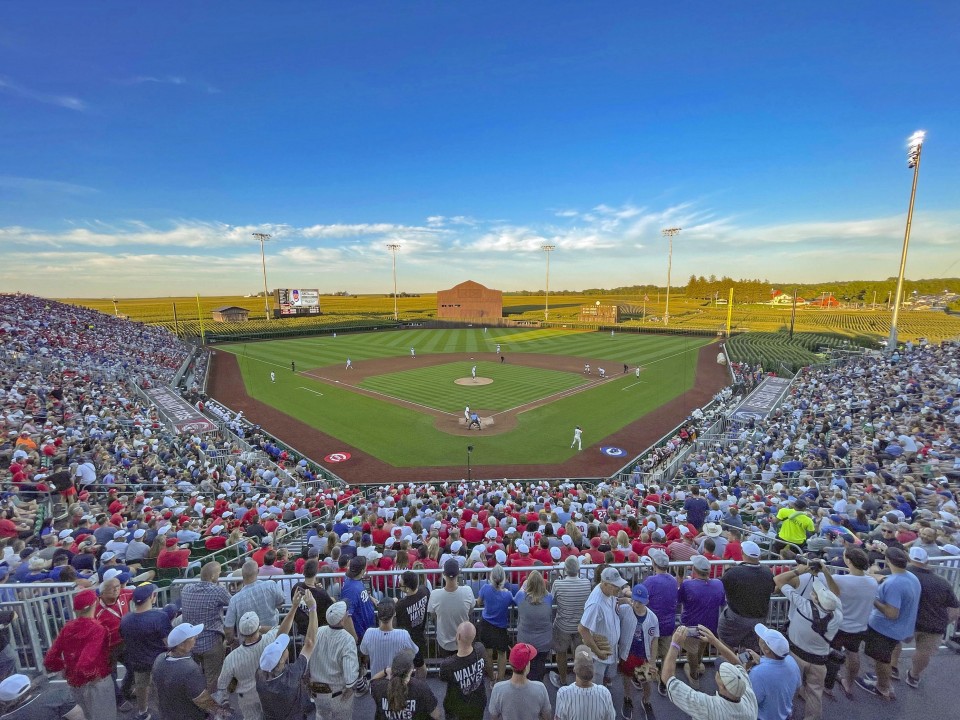 MLB at Field of Dreams: Photos of the Chicago Cubs in Iowa