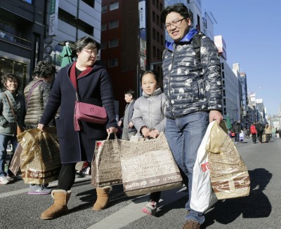 Spending by foreign visitors tops 3 tril. yen at fastest pace