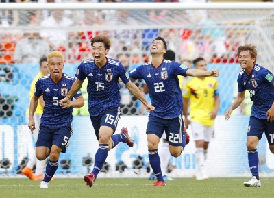 World Cup: Japan edge Colombia to make winning start