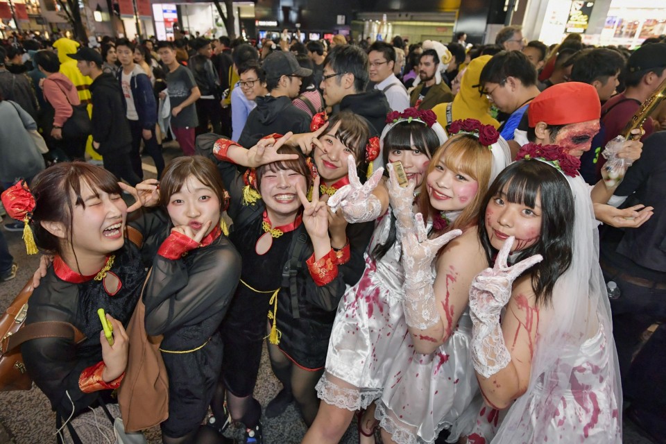 Tokyo's Shibuya Sees High Turnout On Halloween Despite Drinking Ban