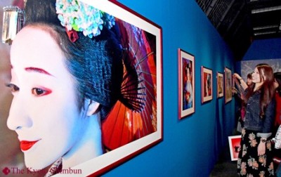 Mika Ninagawa exhibition expresses aura of Kyoto's geiko glamor
