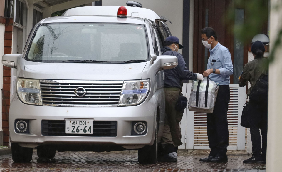 Ennosuke leaves hospital as police suspect Kabuki family suicide