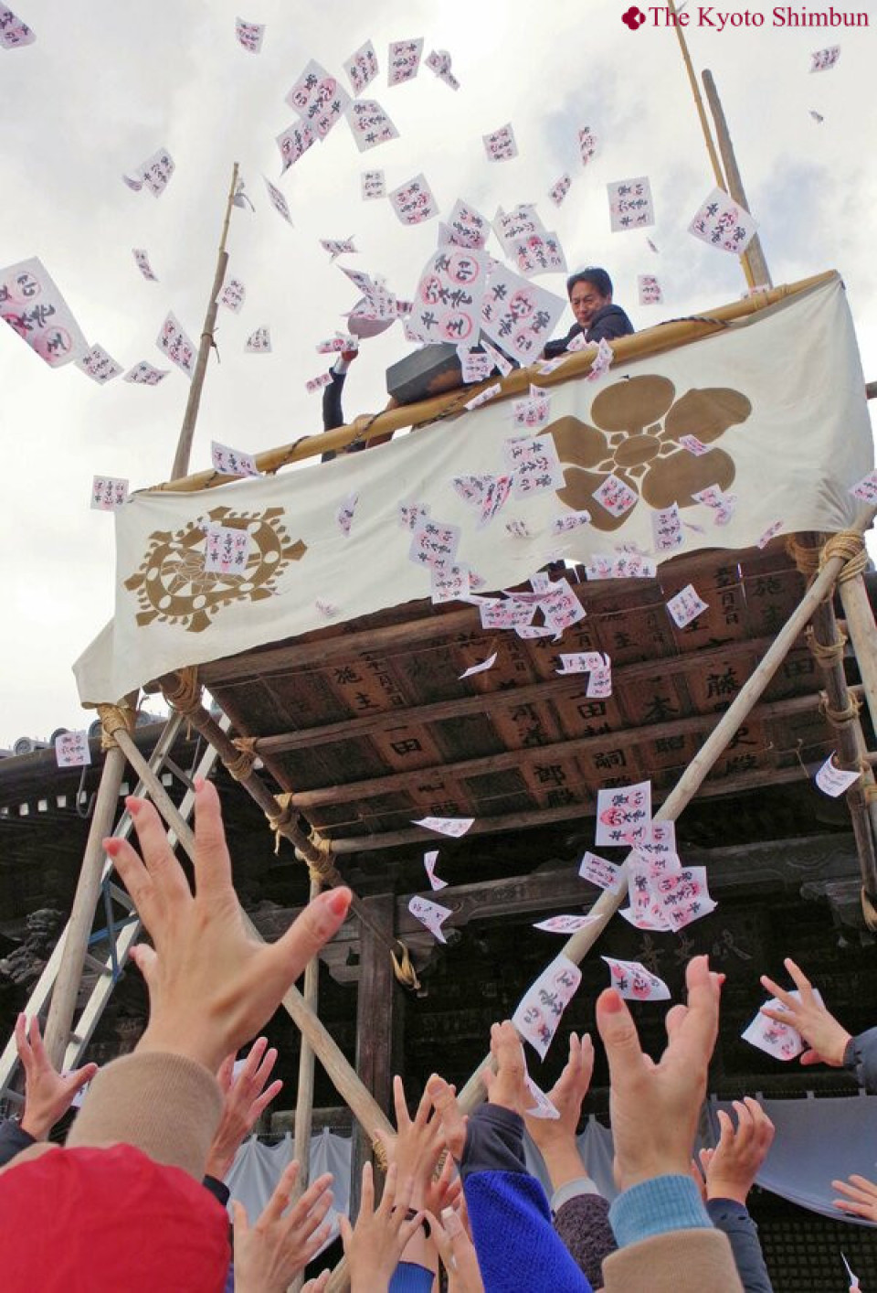 Kyoto New Year's revelers reach for pieces of luck at temple event