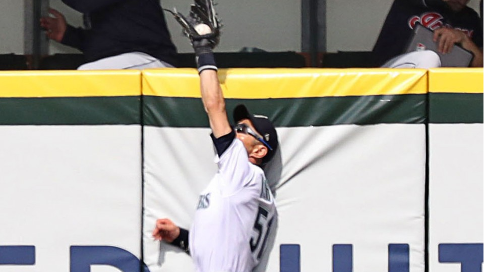 Baseball Suzuki shines in defense, gets 1st hits since Mariners return