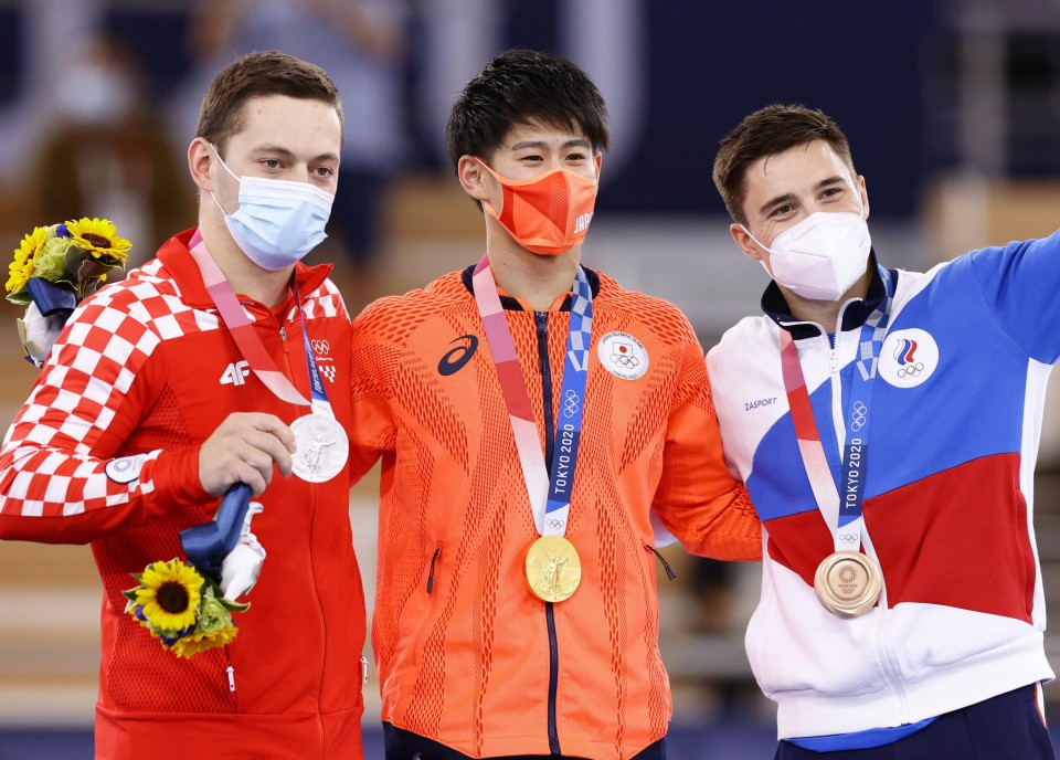 Olympics Japan's Hashimoto wins horizontal bar for 2nd gold medal in Tokyo