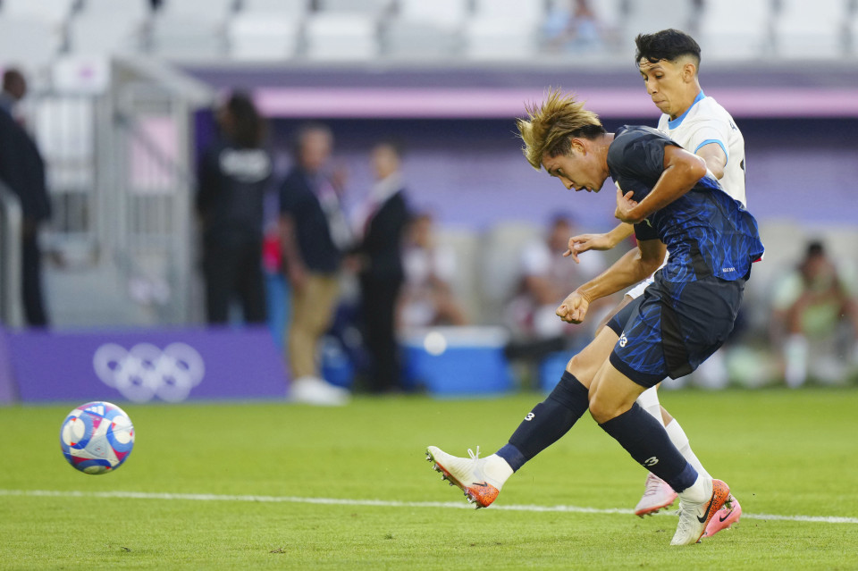 Olympics: Japan hammer 10-man Paraguay 5-0 in men's football opener