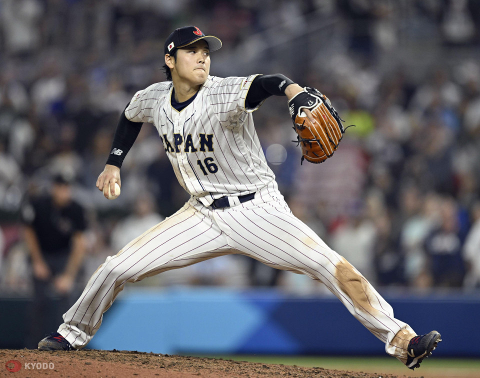 Shohei Ohtani fans his Angels teammate as Japan tops U.S. 3-2 for