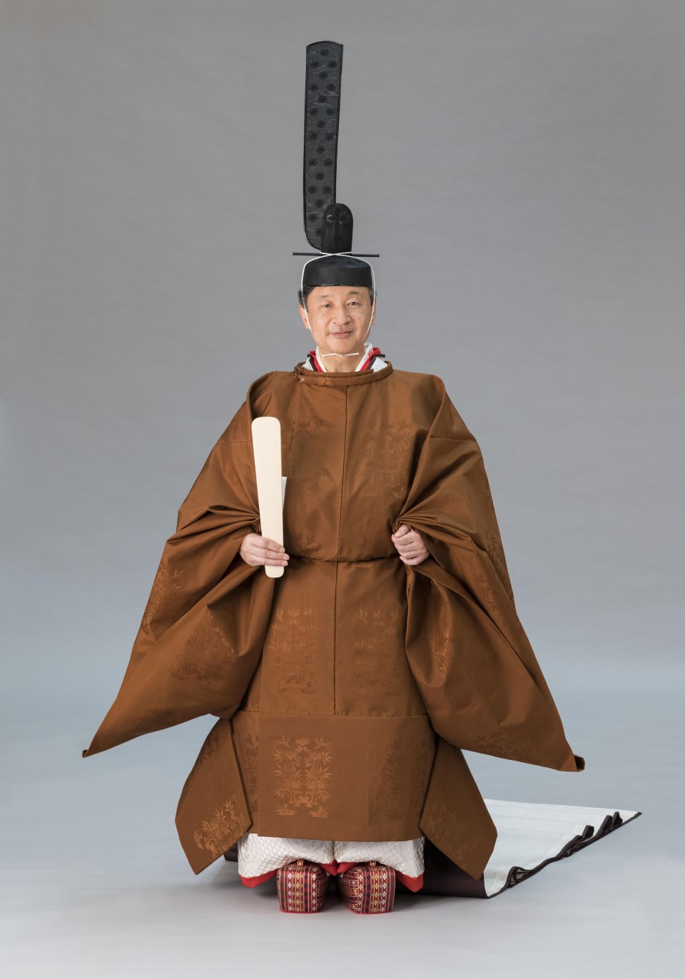 Japan emperor dons 9th-century style robe for enthronement ceremony