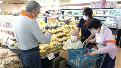 FEATURE: Life in the shopping "slow lane" helping aging Japan stay independent