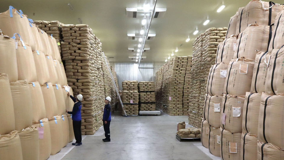 [討論] 日本政府釋出21萬噸儲備米