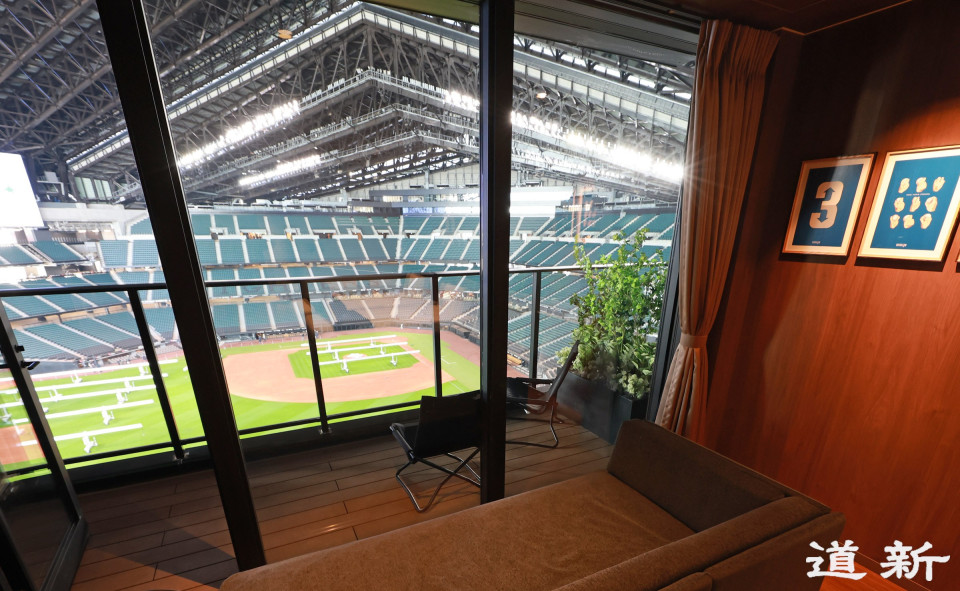 New HKS-Designed Hokkaido Nippon Fighters Baseball Stadium Opens