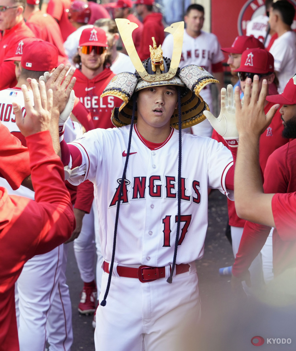 Shohei Ohtani fans get chance to see copy of Angels samurai helmet