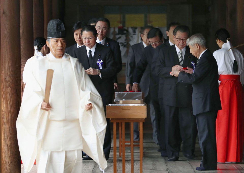 Another minister, 100 lawmakers visit war-linked Yasukuni shrine