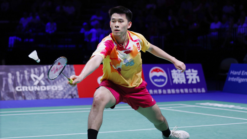 Badminton: Kunlavut outlasts Naraoka in men's final at world