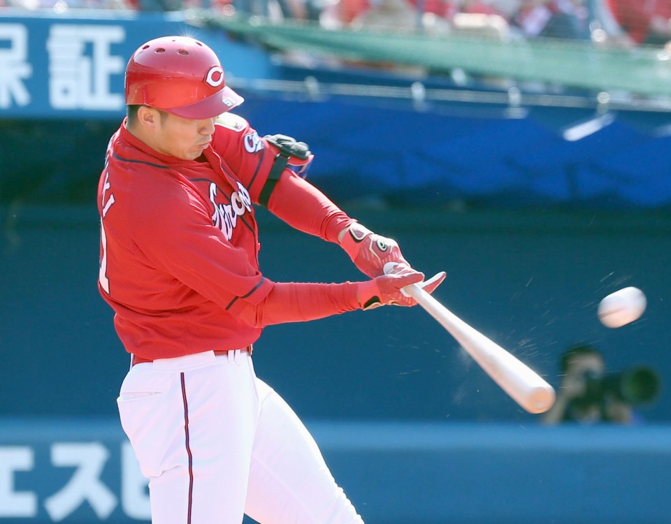 UPDATE2 Baseball Suzuki goes deep twice as Carp's homers down DeNA