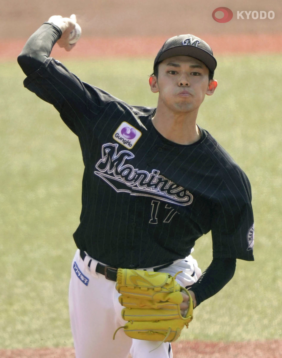 Baseball: Japan Series Keiji Takahashi of the Yakult Swallows pitches  against the Orix Buffaloes in