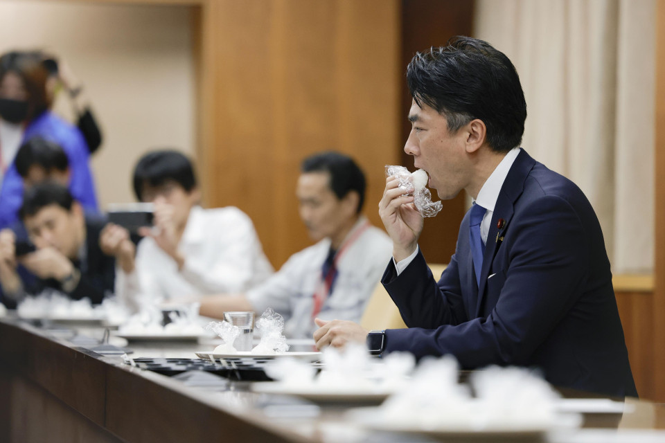 A onda de cortes no preço do arroz traz Koizumi, filho do ex-primeiro-ministro japonês, de volta aos holofotes 2 foto eu