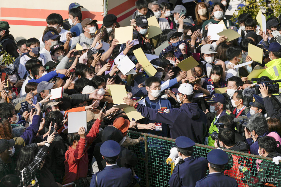 Baseball: Samurai Japan opens its WBC training camp with a bang