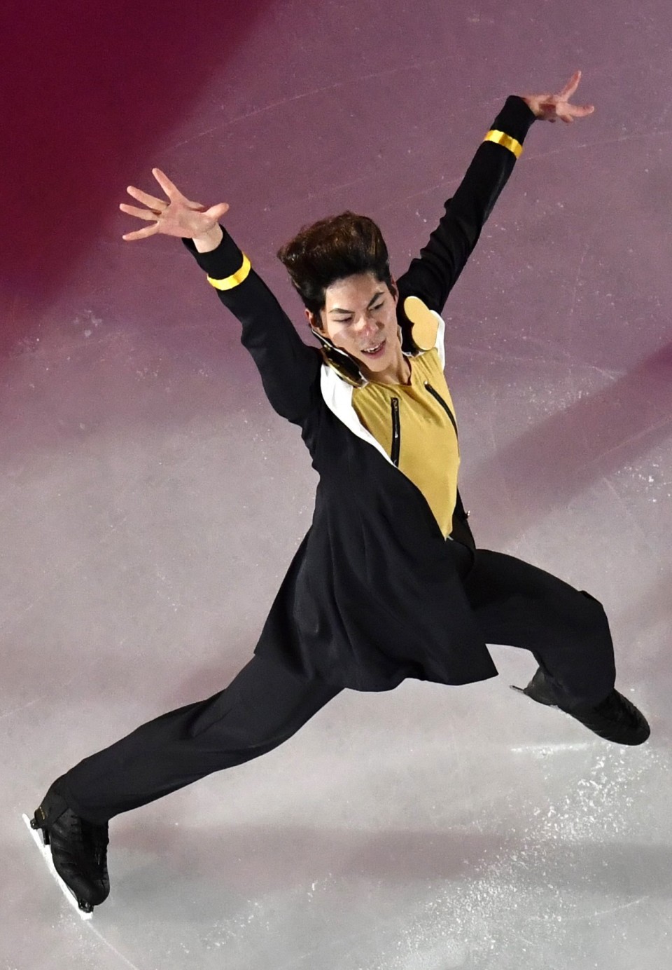 IN PHOTOS Figure skating All Japan Medalist on Ice
