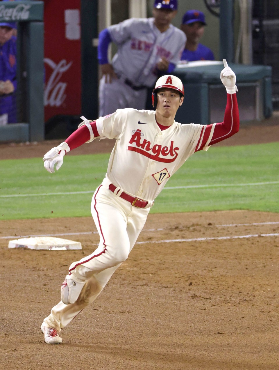 Ohtani, Trout homer in Angels' 7-3 win, completing sweep of