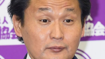 Sumo stablemaster Takanohana falls ill while coaching wrestlers