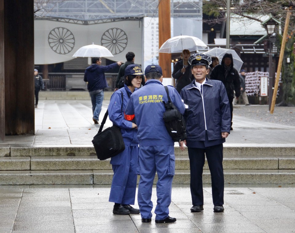 Tokyo records lowest temperature in 48 years, prompting rare