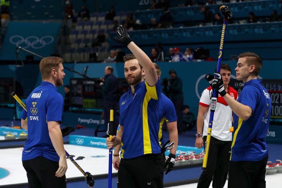 Hockey player sparks big debate after ripping off silver medal