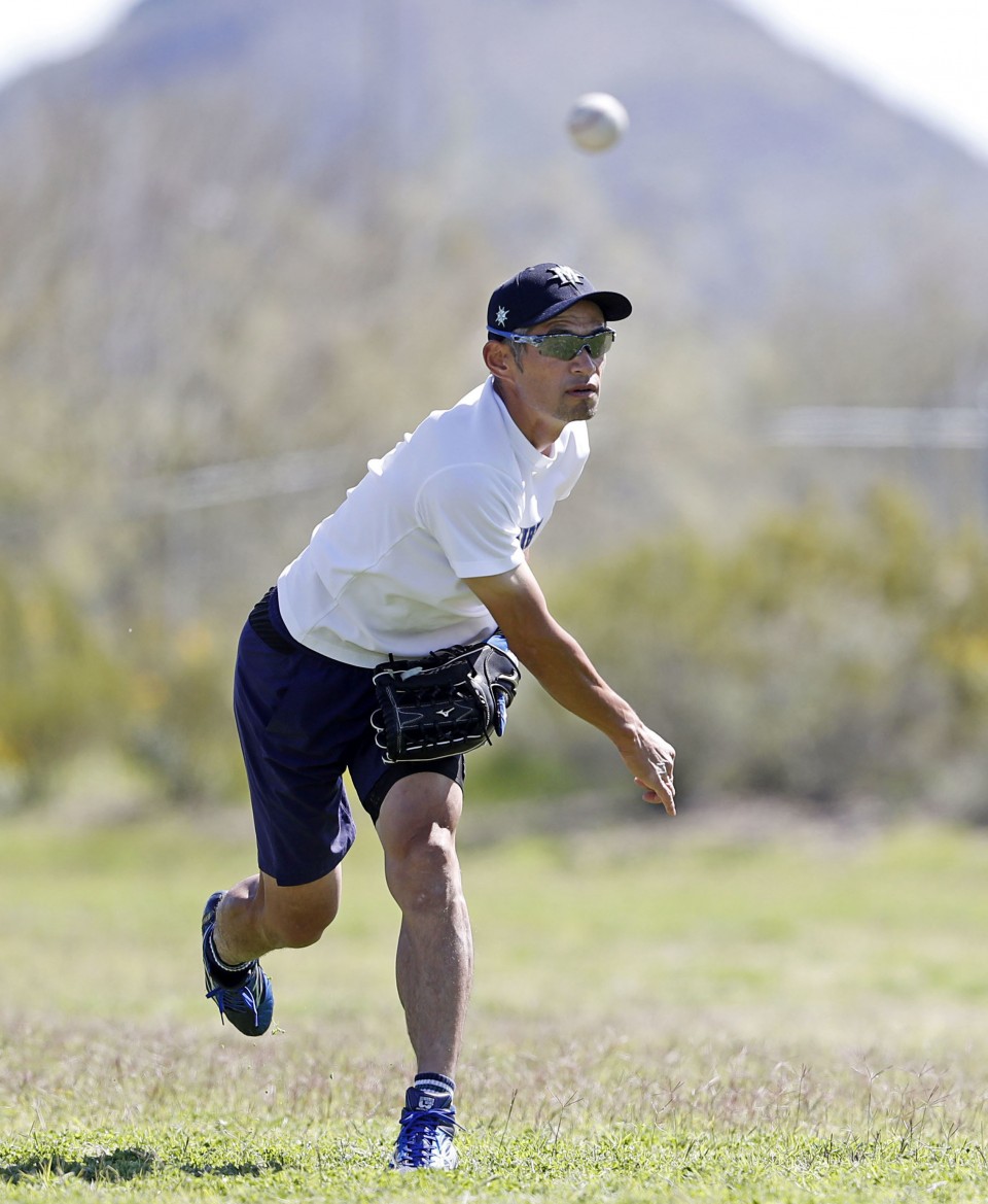 Outgoing baseball superstar Ichiro Suzuki's oddball t-shirts make him fan  favorite · Global Voices