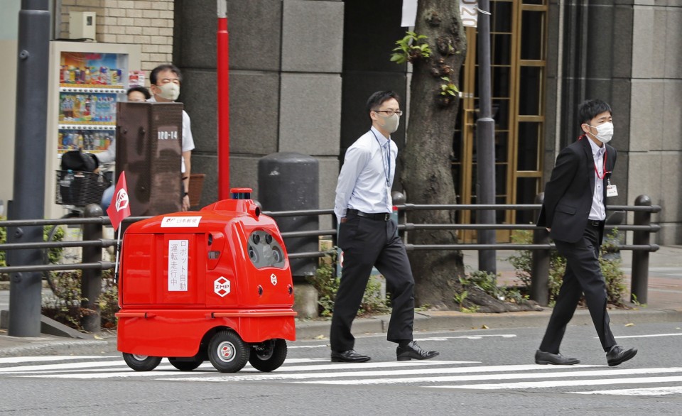 robot mail delivery