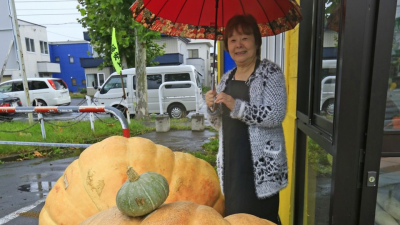 Hokkaido restaurant surprises customers with giant pumpkins