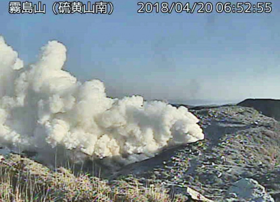 Volcano erupts in Japan, no-go warning issued Volcano erupts in Japan, no-go warning issued