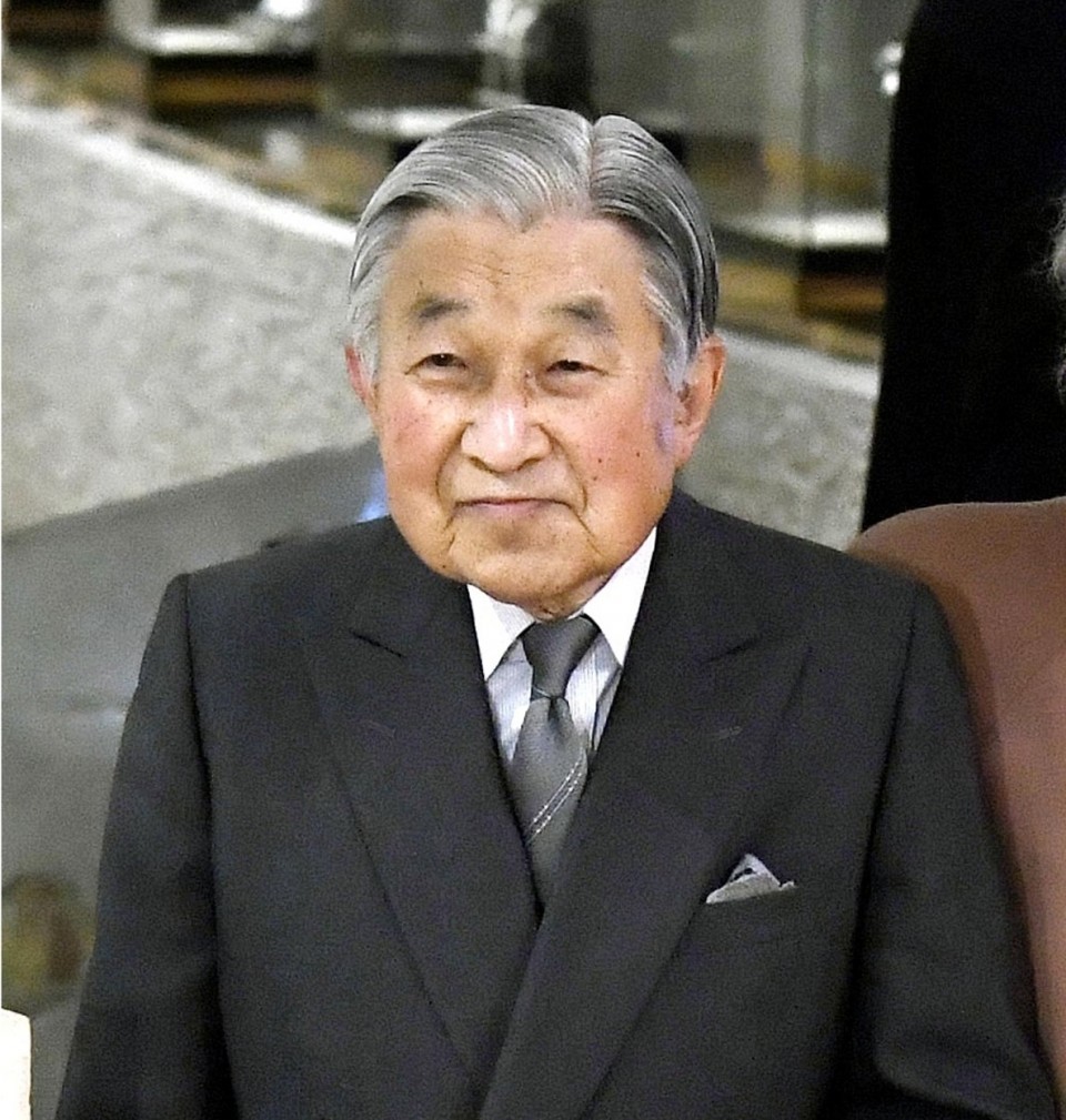 Japanese Emperor Akihito recovering from dizzy spell
