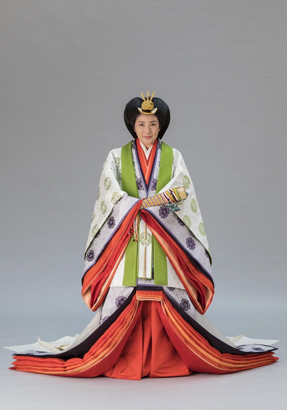 Japan emperor dons 9th-century style robe for enthronement 