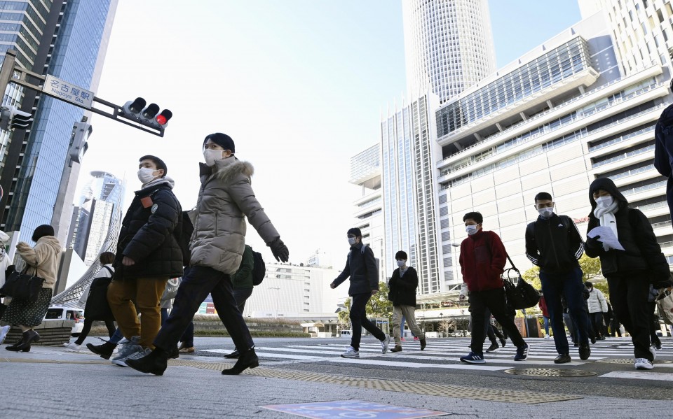 Japan mulls shortening quarantine for COVID close contacts to 7 days