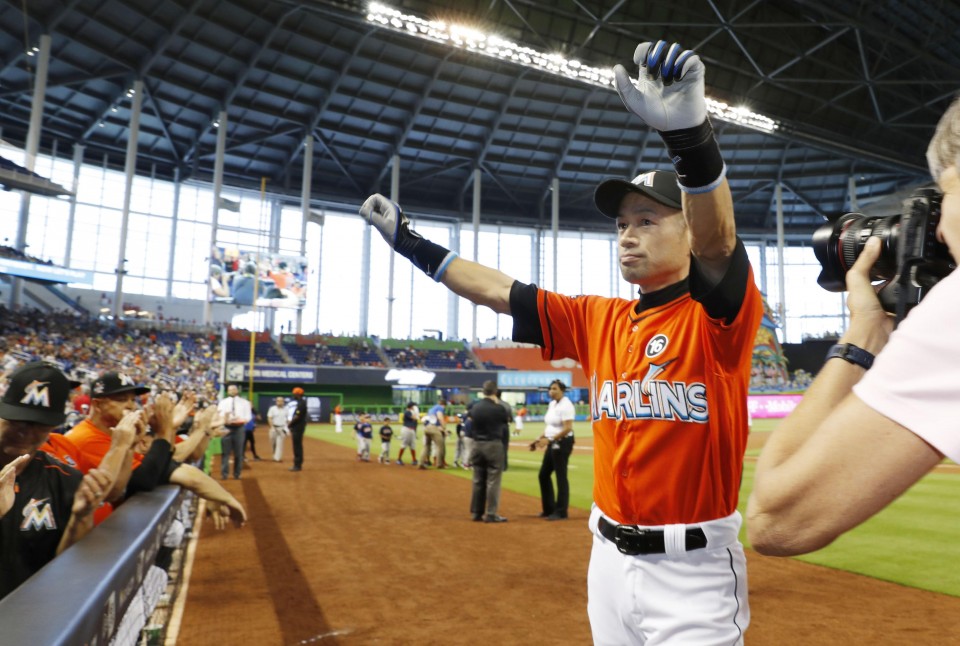 Ichiro Suzuki of the Miami Marlins is honored for his 3000th hit