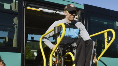 Tourism body takes wheelchair athlete on Oita barrier-free facilities tour