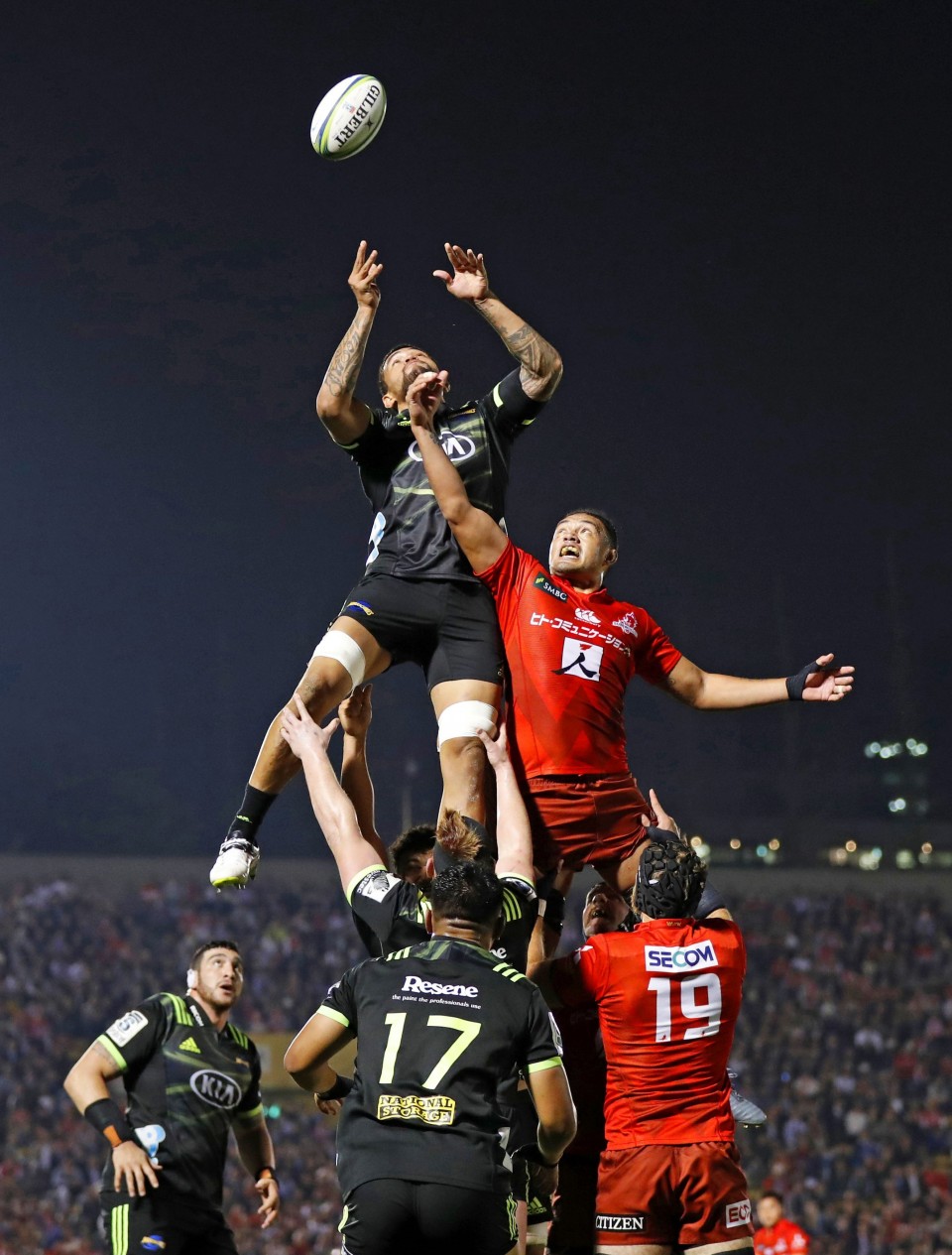 Rugby: Sunwolves waste big lead in loss to Hurricanes
